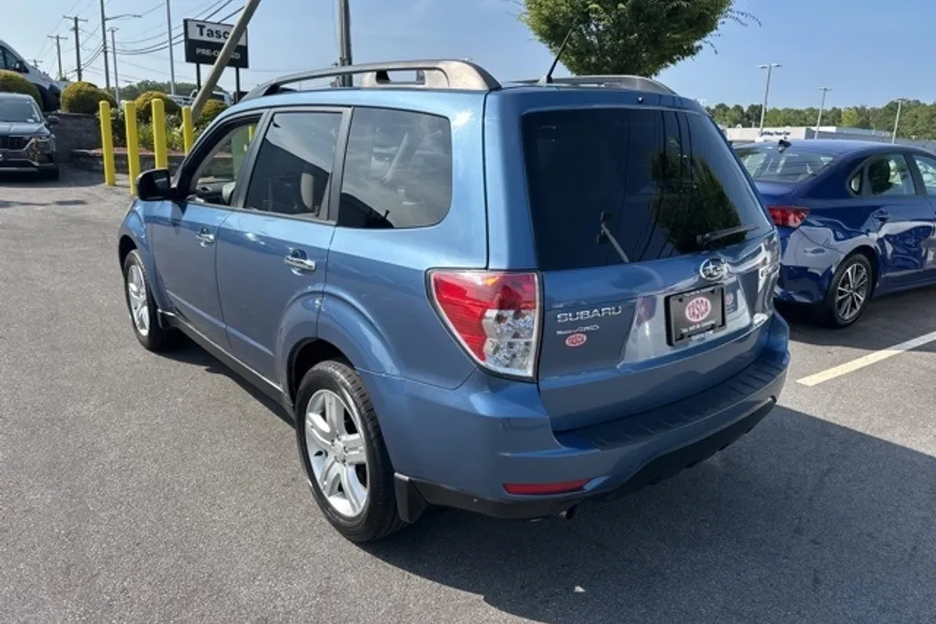 2010 Subaru Forester 2.5X Premium photo 1