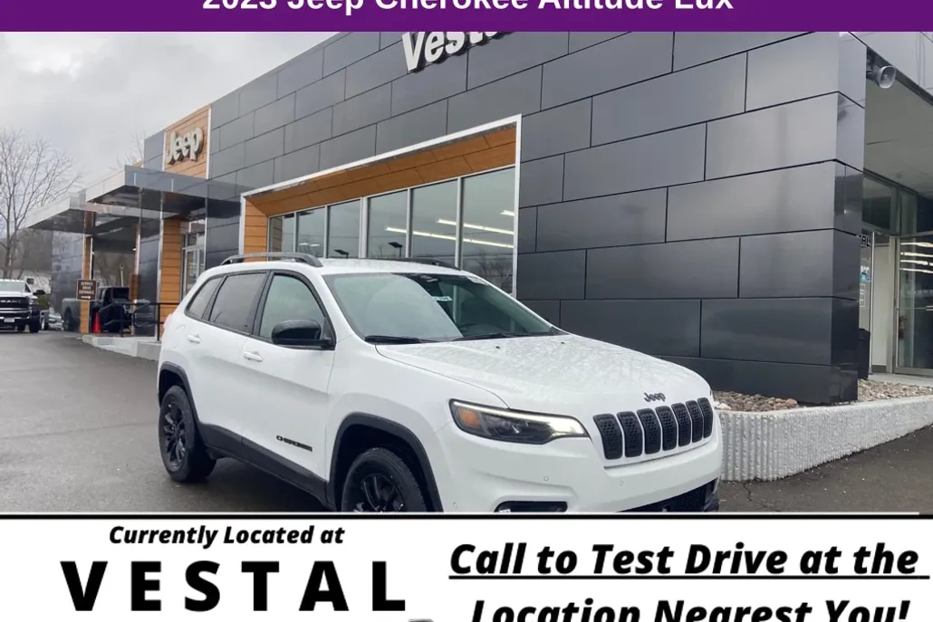 2023 Jeep Cherokee Altitude Lux photo 1