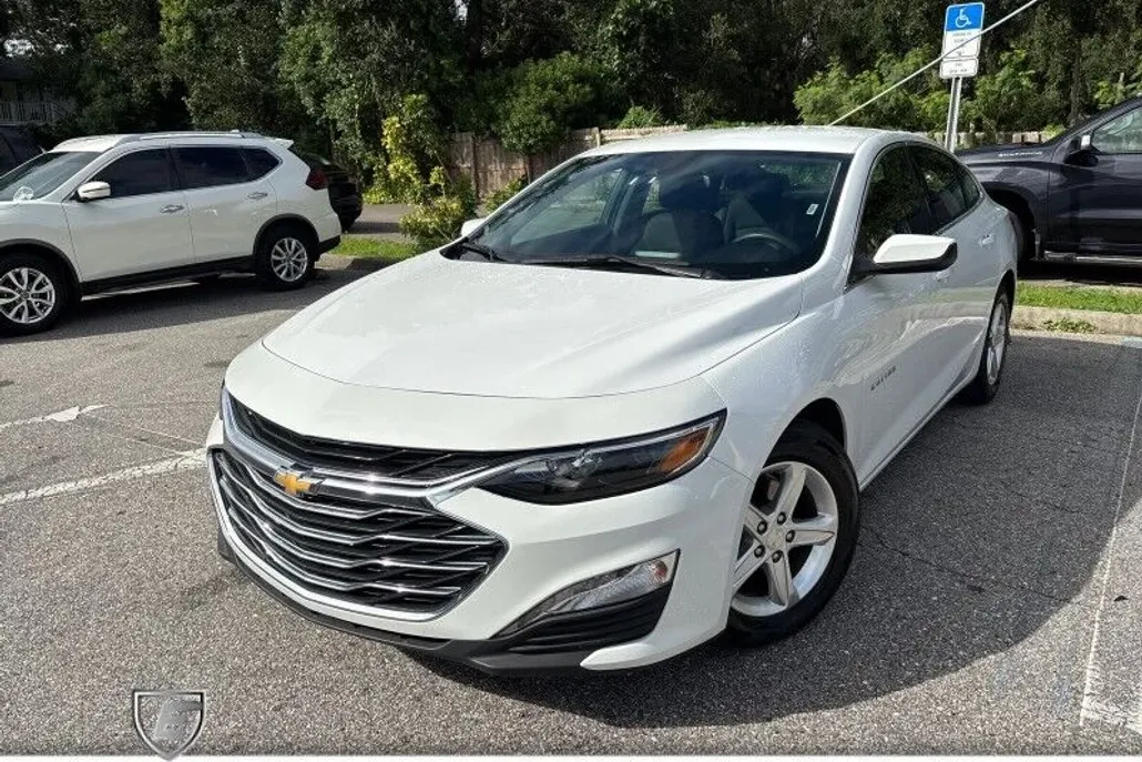 2024 Chevrolet Malibu 1LT photo 1