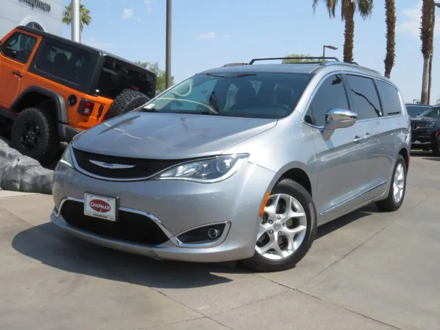 2020 Chrysler Pacifica Limited photo 1