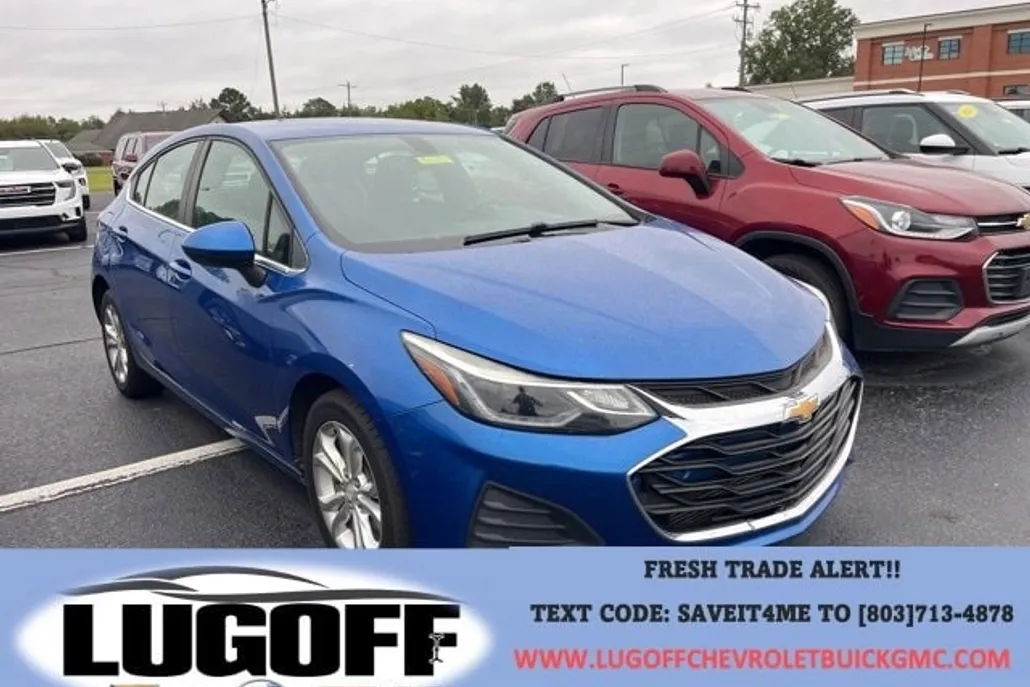 2019 Chevrolet Cruze LT photo 1