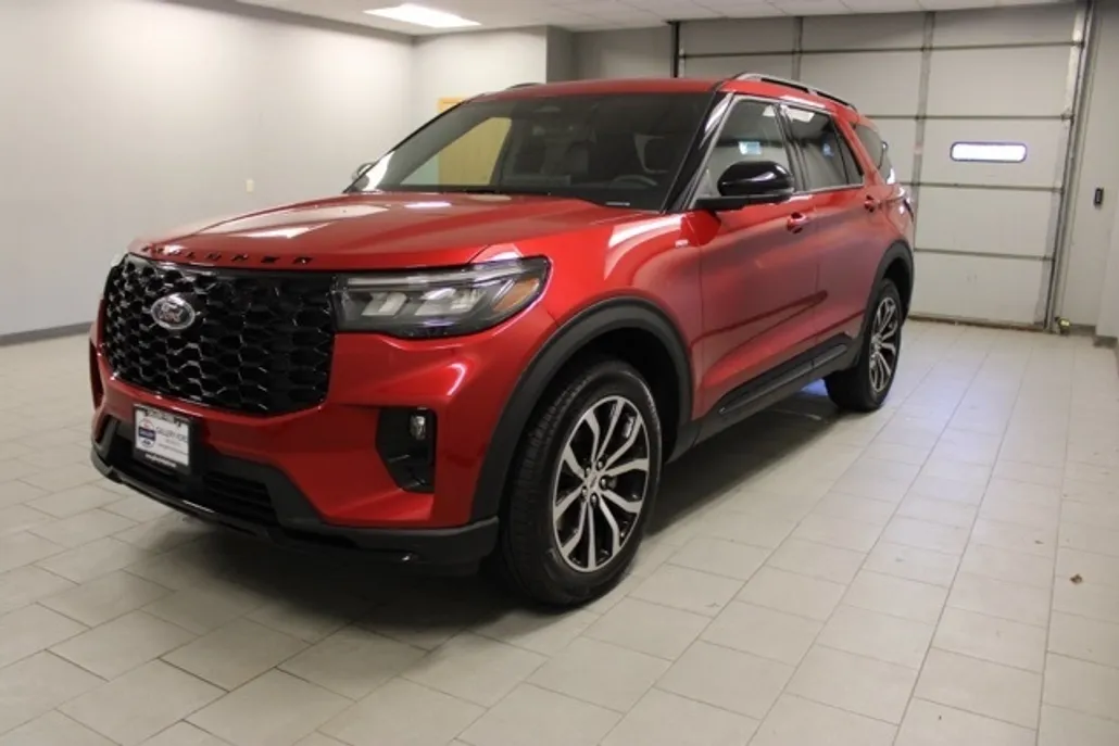 2025 Ford Explorer ST-Line photo 1