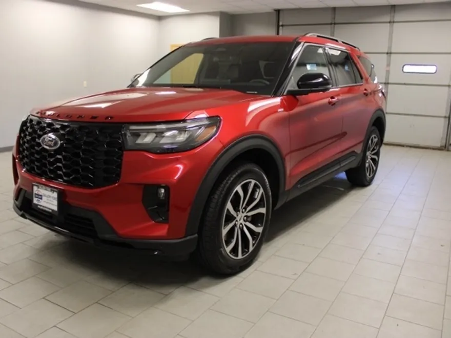 2025 Ford Explorer ST-Line photo 1
