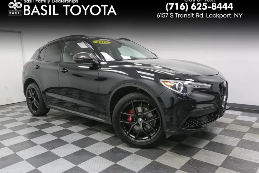 2019 Alfa Romeo Stelvio Ti Sport photo 1
