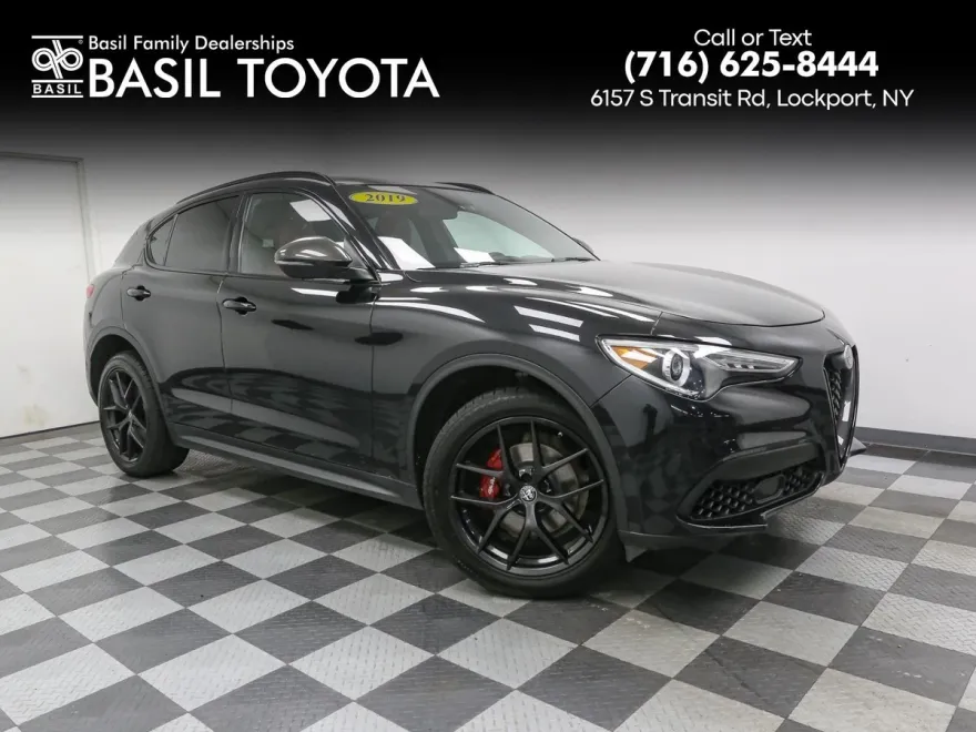 2019 Alfa Romeo Stelvio Ti Sport photo 1