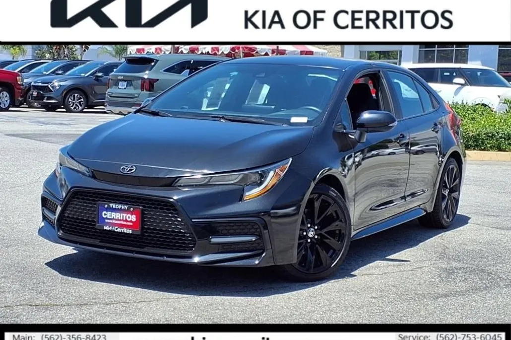 2022 Toyota Corolla SE photo 1