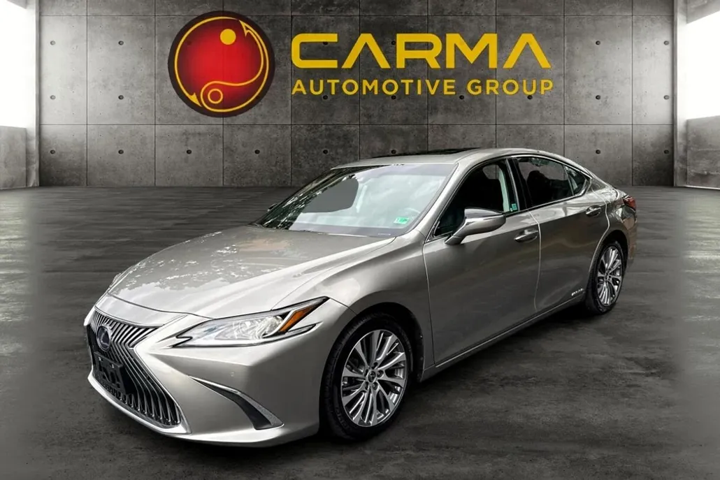 2021 Lexus ES 300h photo 1