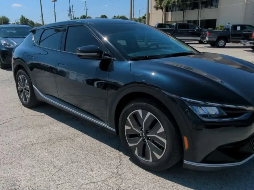 2024 Kia EV6 Light photo 1