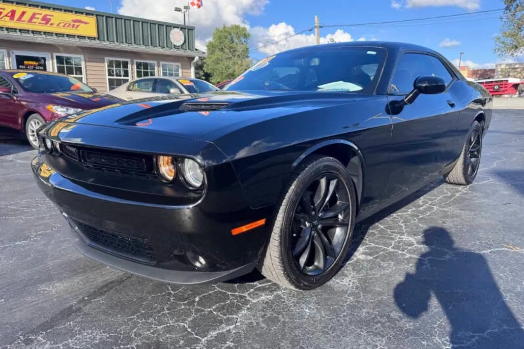 2018 Dodge Challenger SXT photo 1