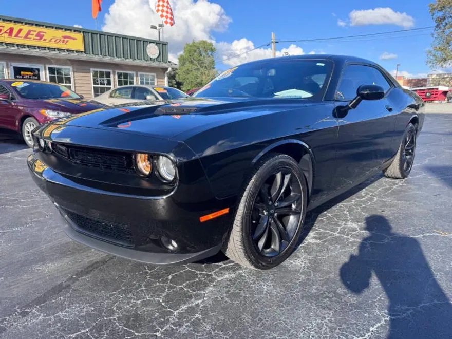2018 Dodge Challenger SXT photo 1