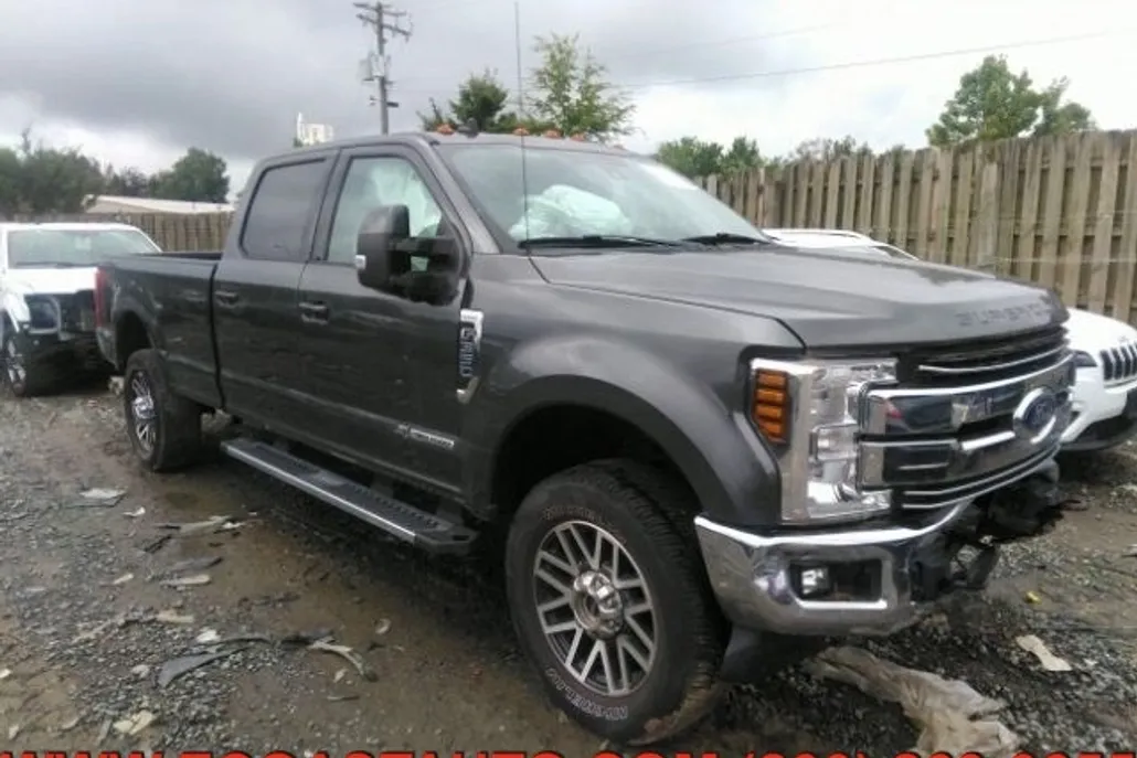 2019 Ford F-350 Lariat photo 1