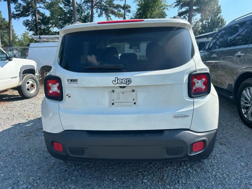 2015 Jeep Renegade Latitude North Edition photo 3