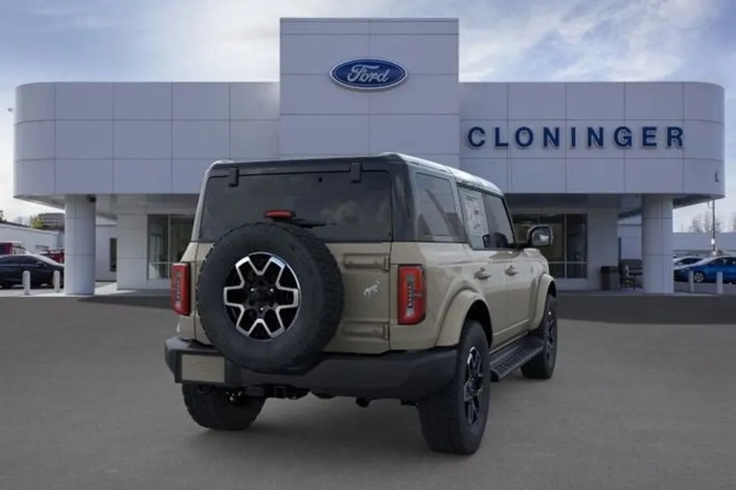 2025 Ford Bronco Outer Banks photo 1