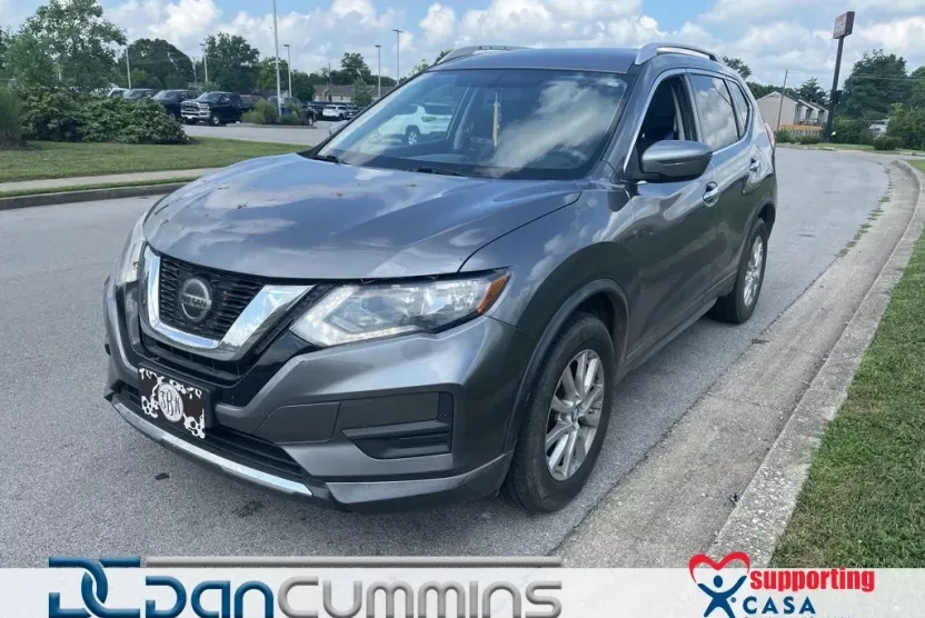 2018 Nissan Rogue SV photo 1