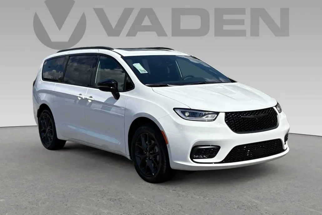 2026 Chrysler Pacifica Limited photo 1
