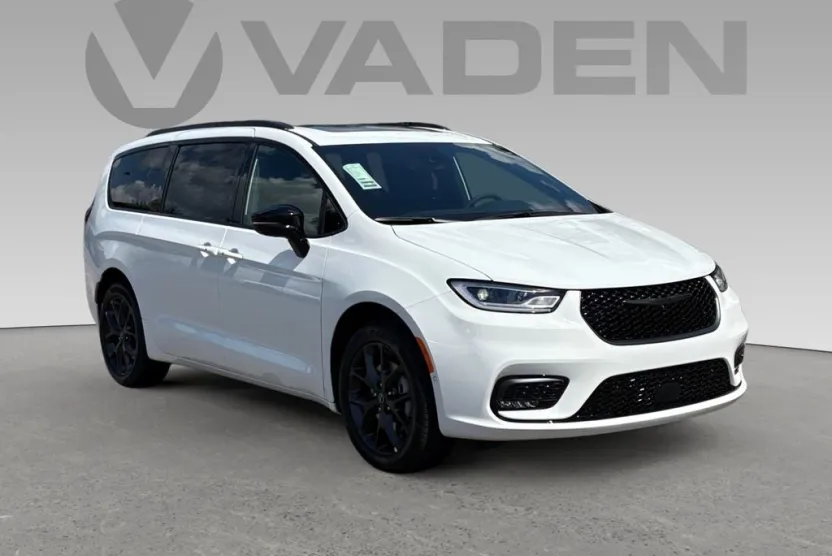 2026 Chrysler Pacifica Limited photo 1