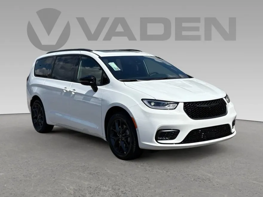 2026 Chrysler Pacifica Limited photo 1