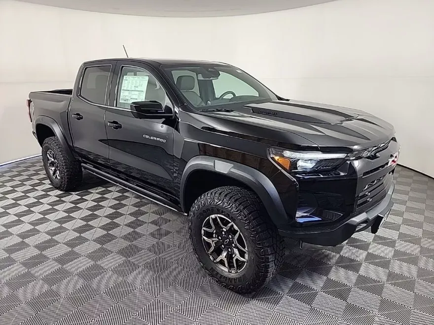 2025 Chevrolet Colorado ZR2 photo 1