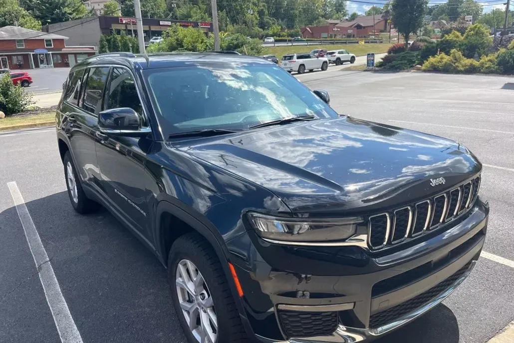 2022 Jeep Grand Cherokee Limited photo 1