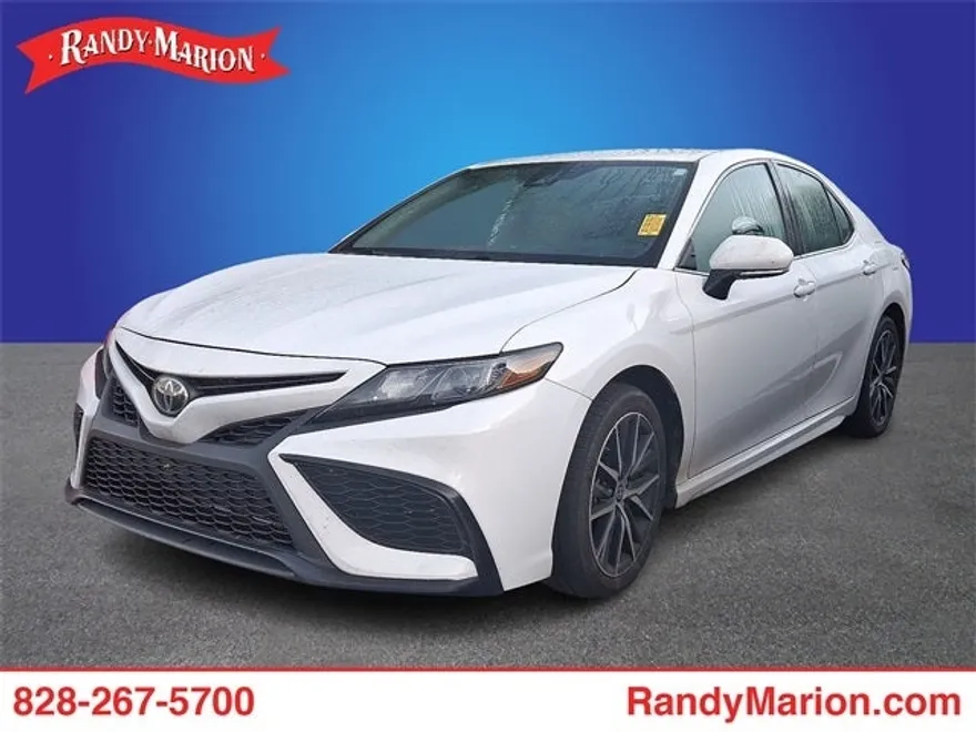 2024 Toyota Camry SE photo 1