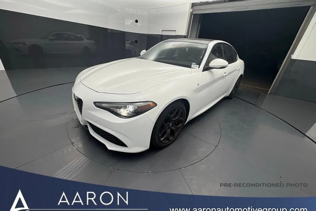 2022 Alfa Romeo Giulia Ti photo 1