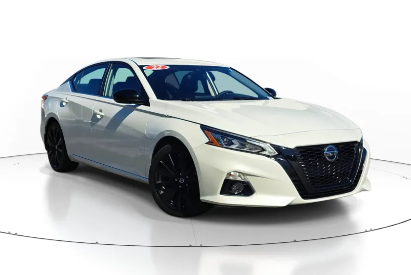 2022 Nissan Altima 2.5 SR photo 1