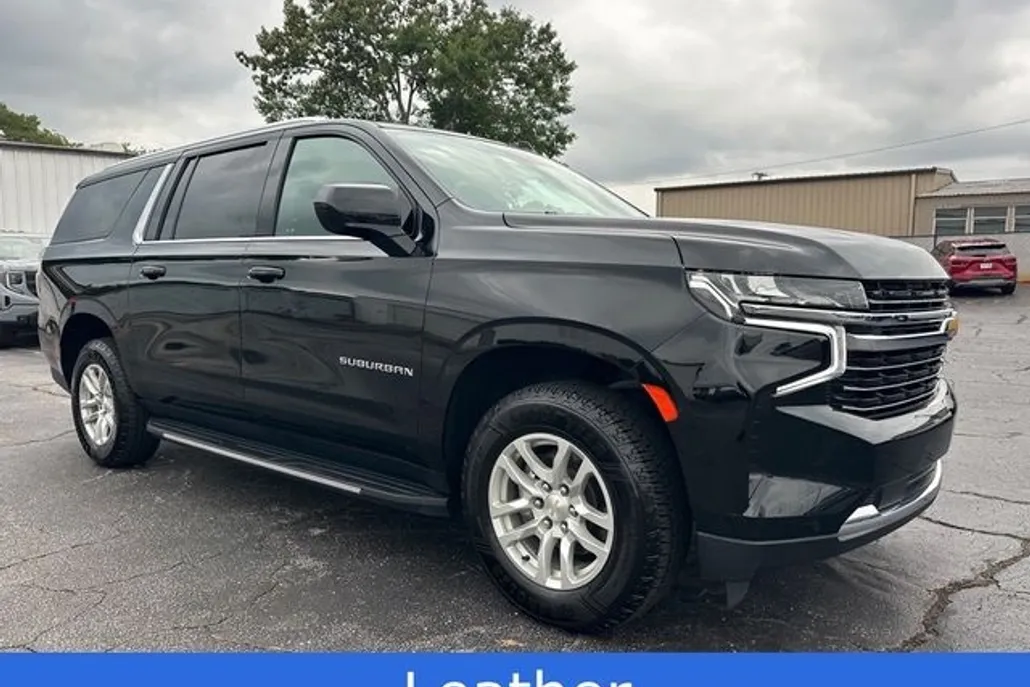 2023 Chevrolet Suburban LT photo 1