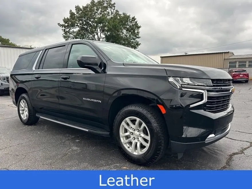 2023 Chevrolet Suburban LT photo 1