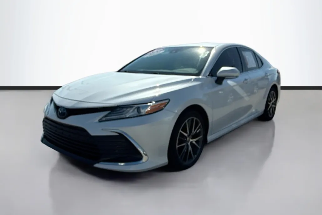 2021 Toyota Camry Hybrid XLE photo 1