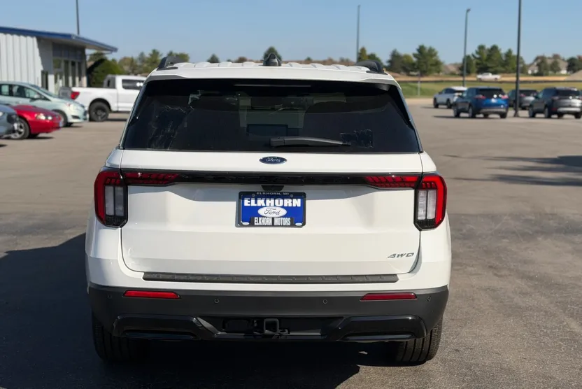 2025 Ford Explorer ST-Line photo 1