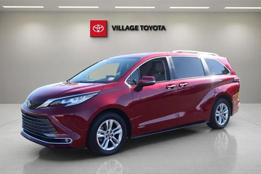 2021 Toyota Sienna Limited photo 1