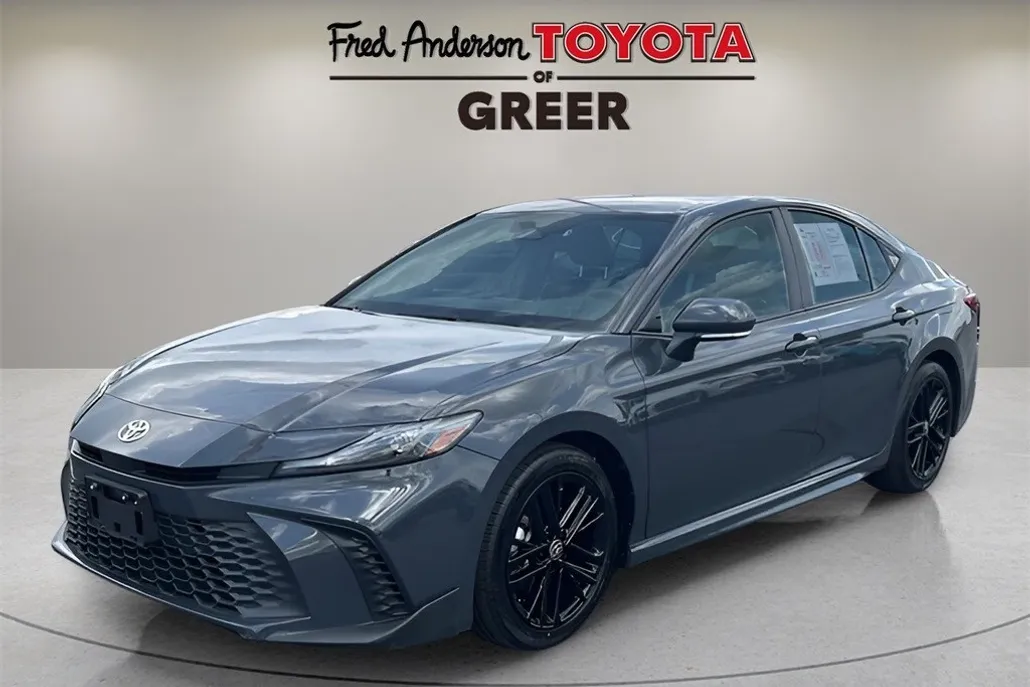 2025 Toyota Camry SE photo 1