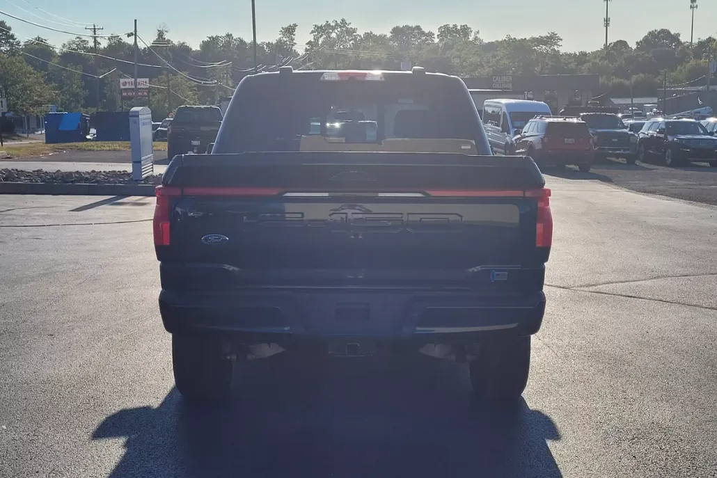2022 Ford F-150 Lightning Lariat photo 1