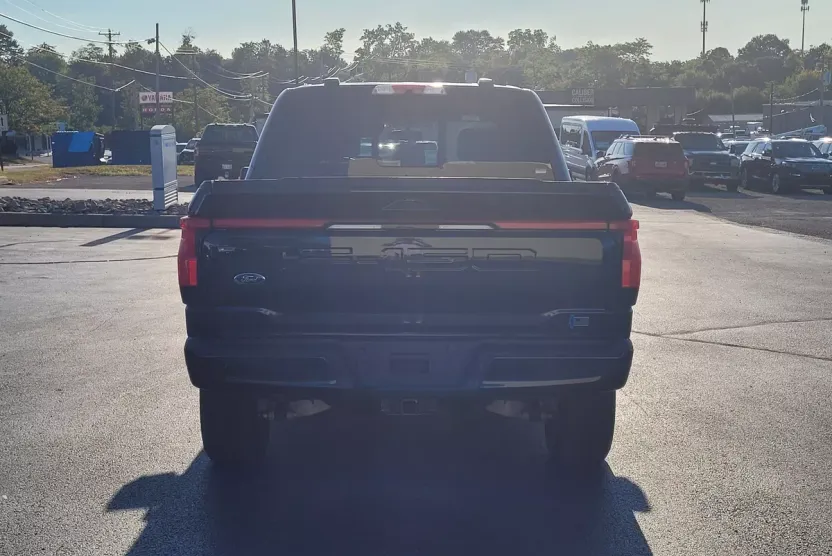 2022 Ford F-150 Lightning Lariat photo 1