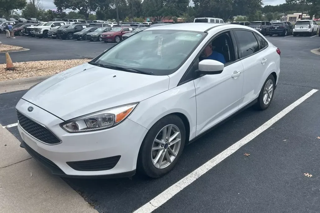 2018 Ford Focus SE photo 1