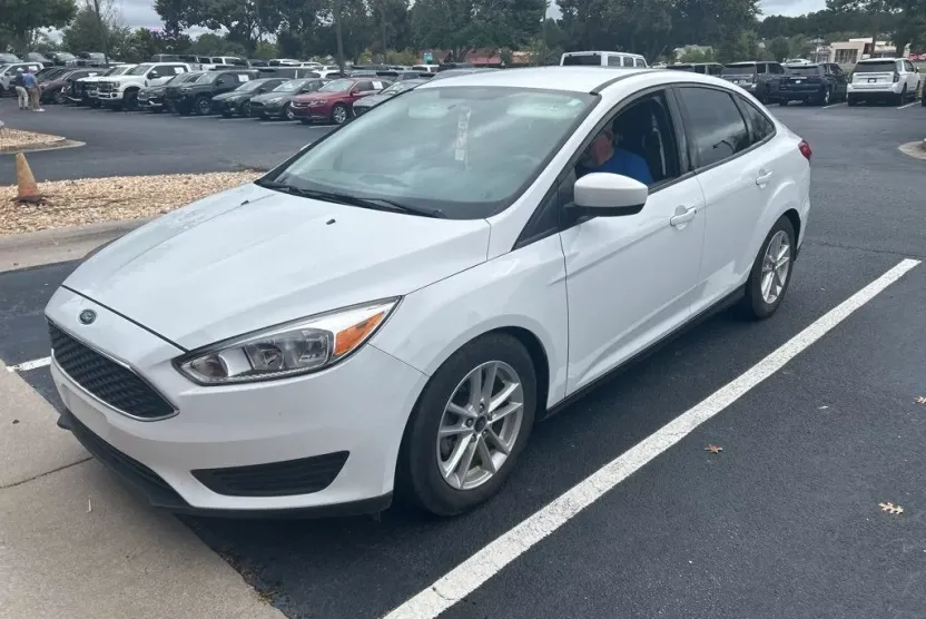 2018 Ford Focus SE photo 1