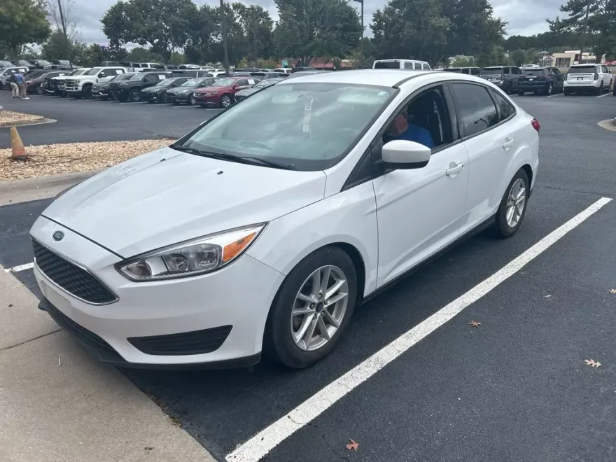 2018 Ford Focus SE photo 1