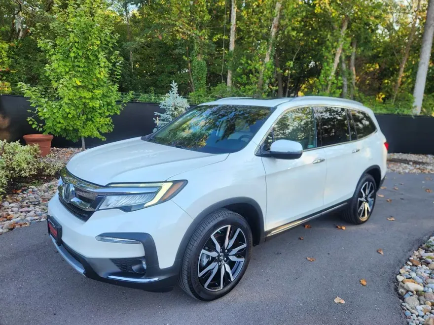 2019 Honda Pilot Elite photo 1