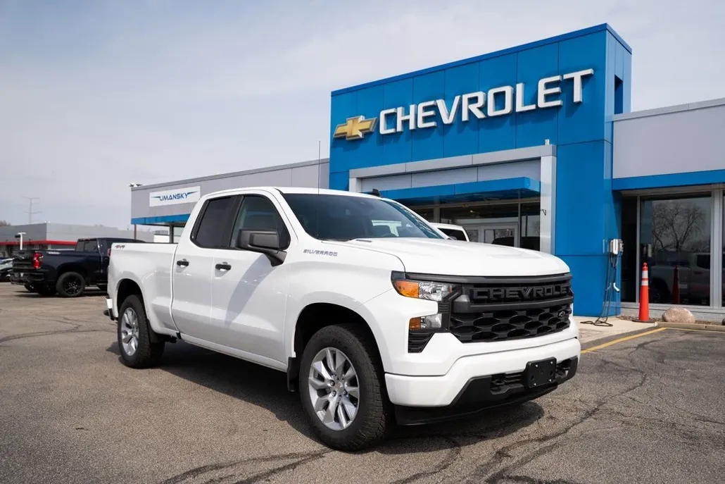 2025 Chevrolet Silverado 1500 Custom photo 1