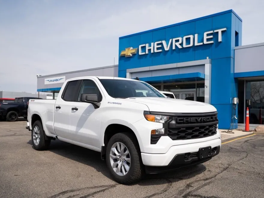 2025 Chevrolet Silverado 1500 Custom photo 1