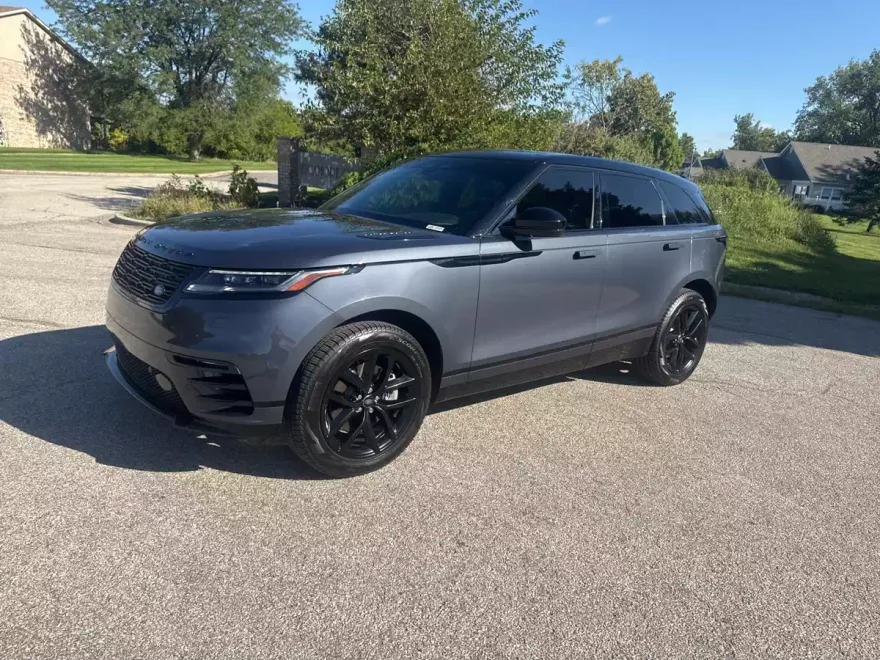 2025 Land Rover Range Rover Velar SE photo 1