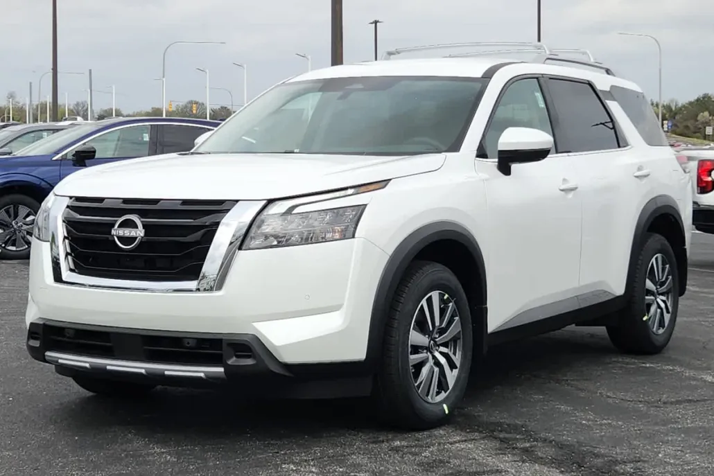 2025 Nissan Pathfinder SL photo 1
