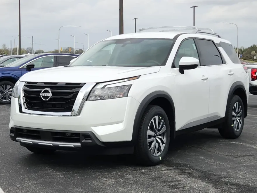 2025 Nissan Pathfinder SL photo 1