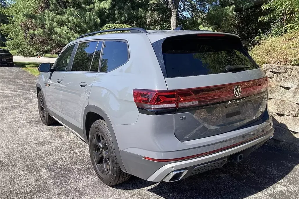 2025 Volkswagen Atlas Peak Edition SE photo 1