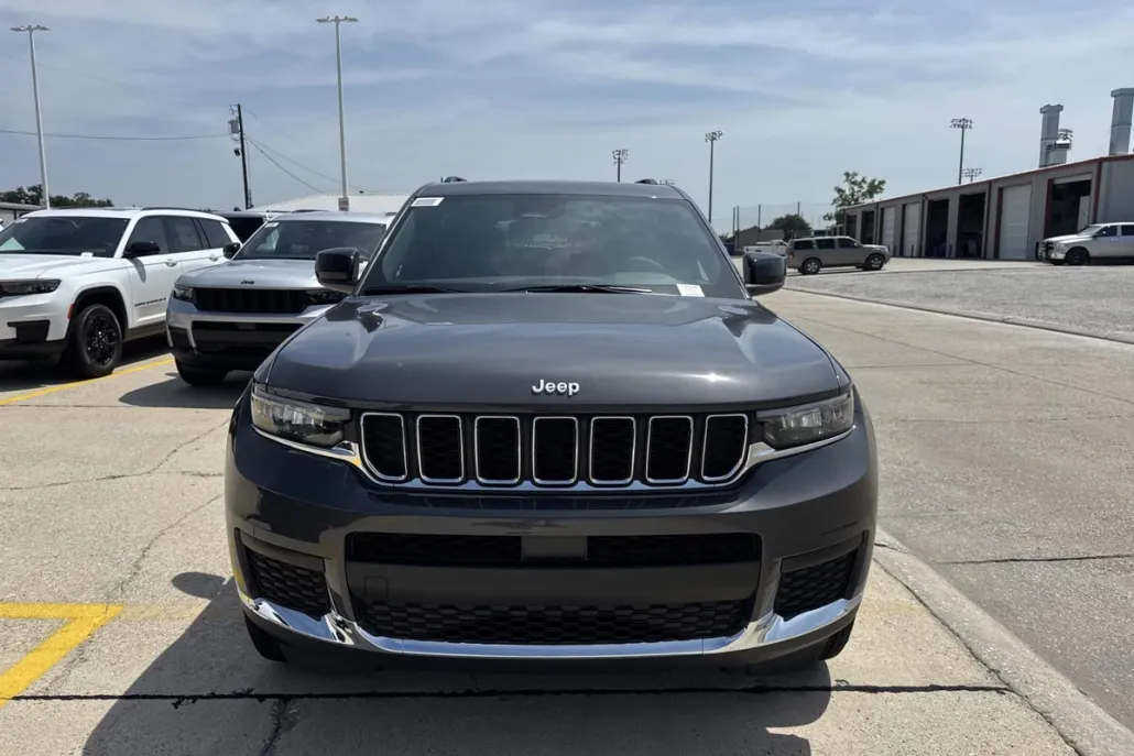 2025 Jeep Grand Cherokee Laredo X photo 1