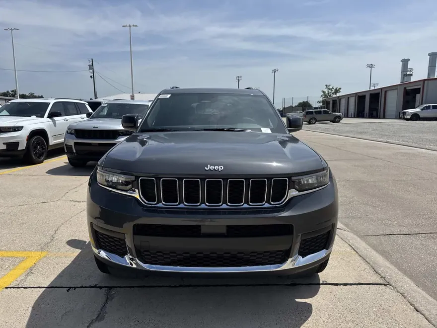 2025 Jeep Grand Cherokee Laredo X photo 1
