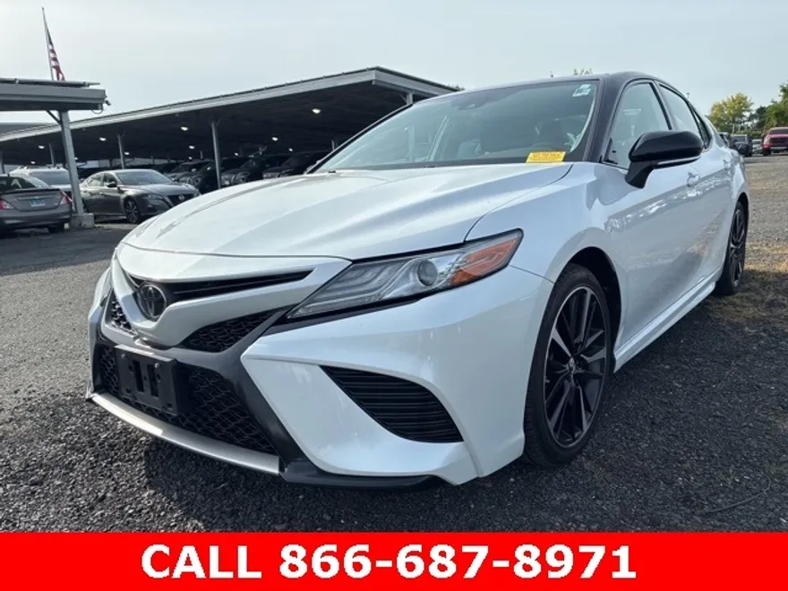 2019 Toyota Camry XSE photo 1