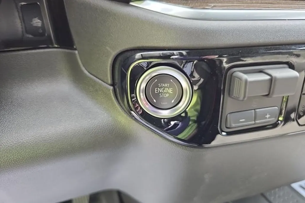 2025 Chevrolet Silverado 1500 LT photo 1