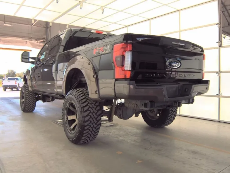 2017 Ford F-250 Lariat photo 1