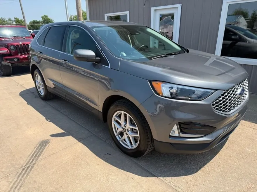 2023 Ford Edge SEL photo 1